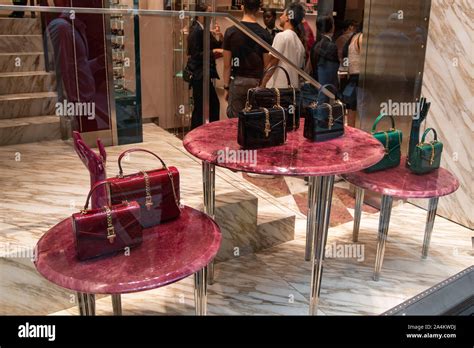 milan shopping italy avenue napoleon gucci